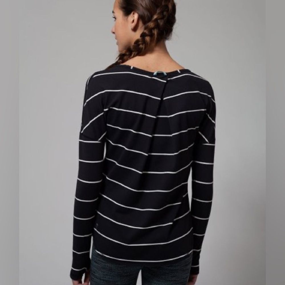 ivivva Mindful Moment Long-Sleeve Tee in Hanover Stripe White & Black 8 NWOT
